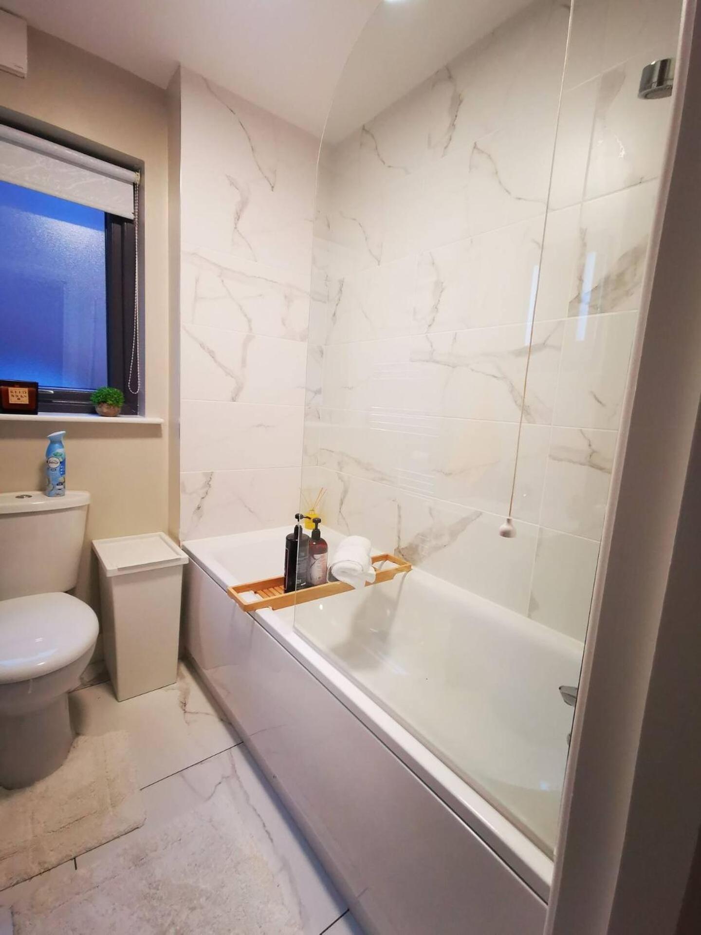 Belfast Central 2 Bedroom Luxurious Modern Stay Exterior photo