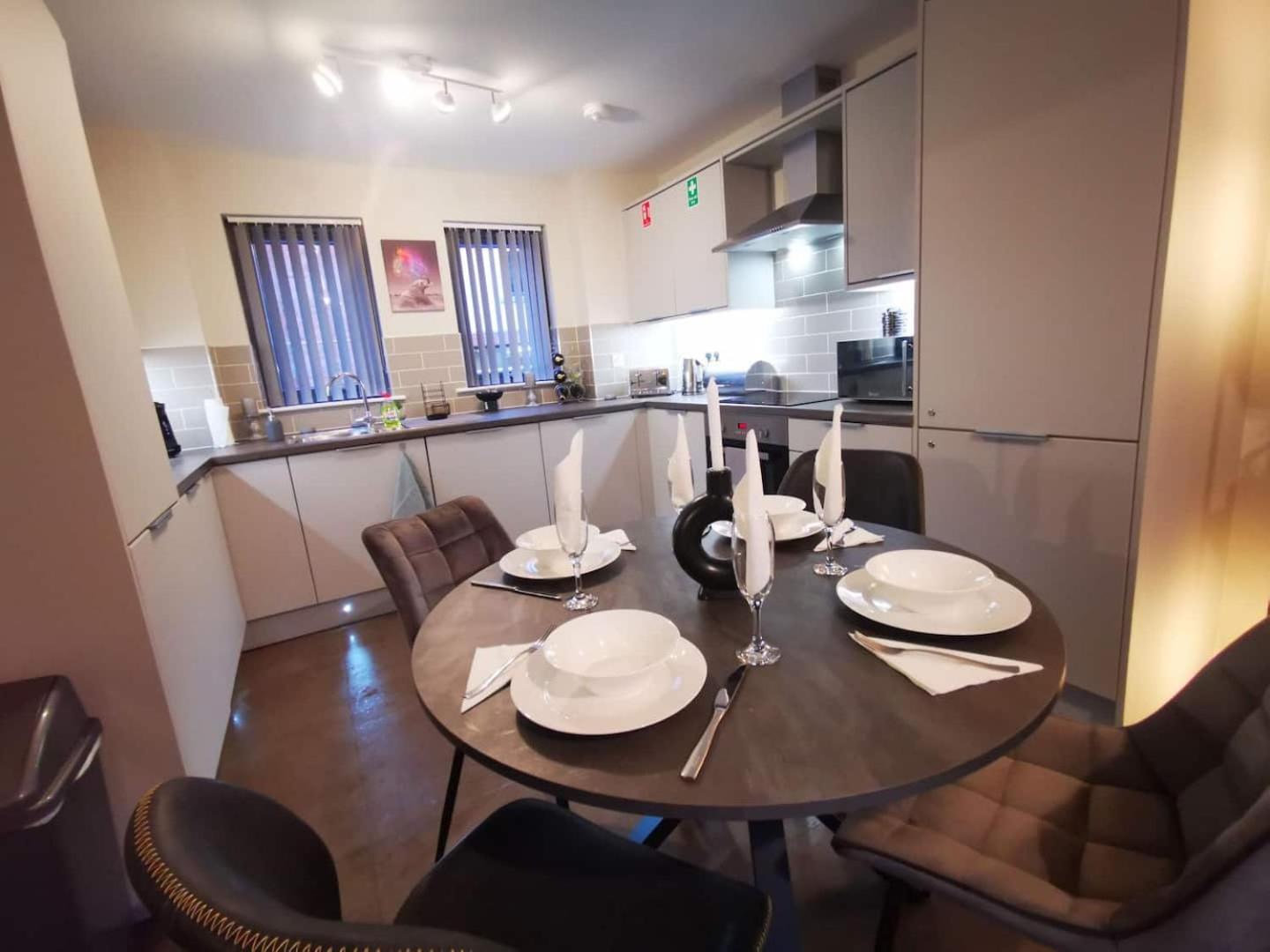Belfast Central 2 Bedroom Luxurious Modern Stay Exterior photo