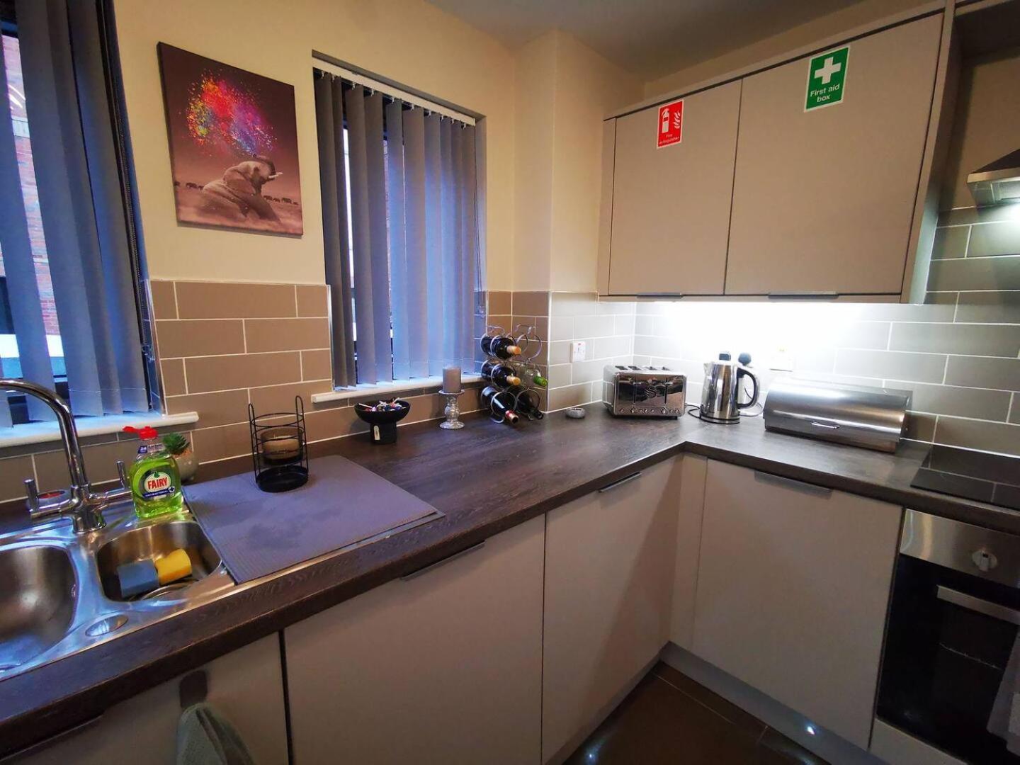 Belfast Central 2 Bedroom Luxurious Modern Stay Exterior photo
