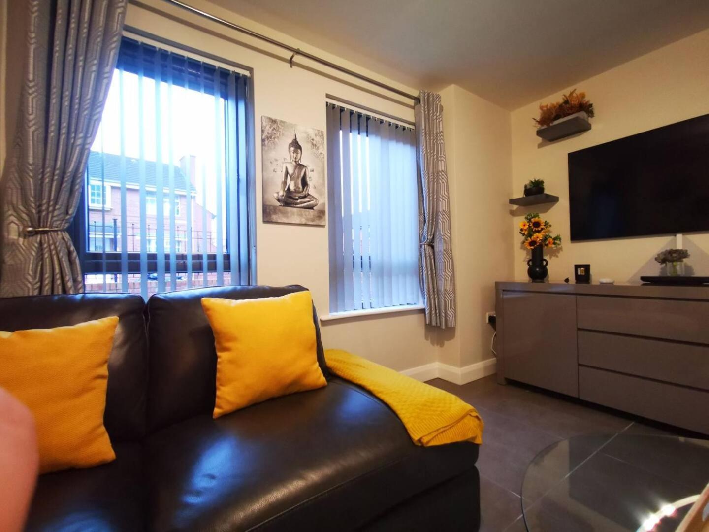 Belfast Central 2 Bedroom Luxurious Modern Stay Exterior photo