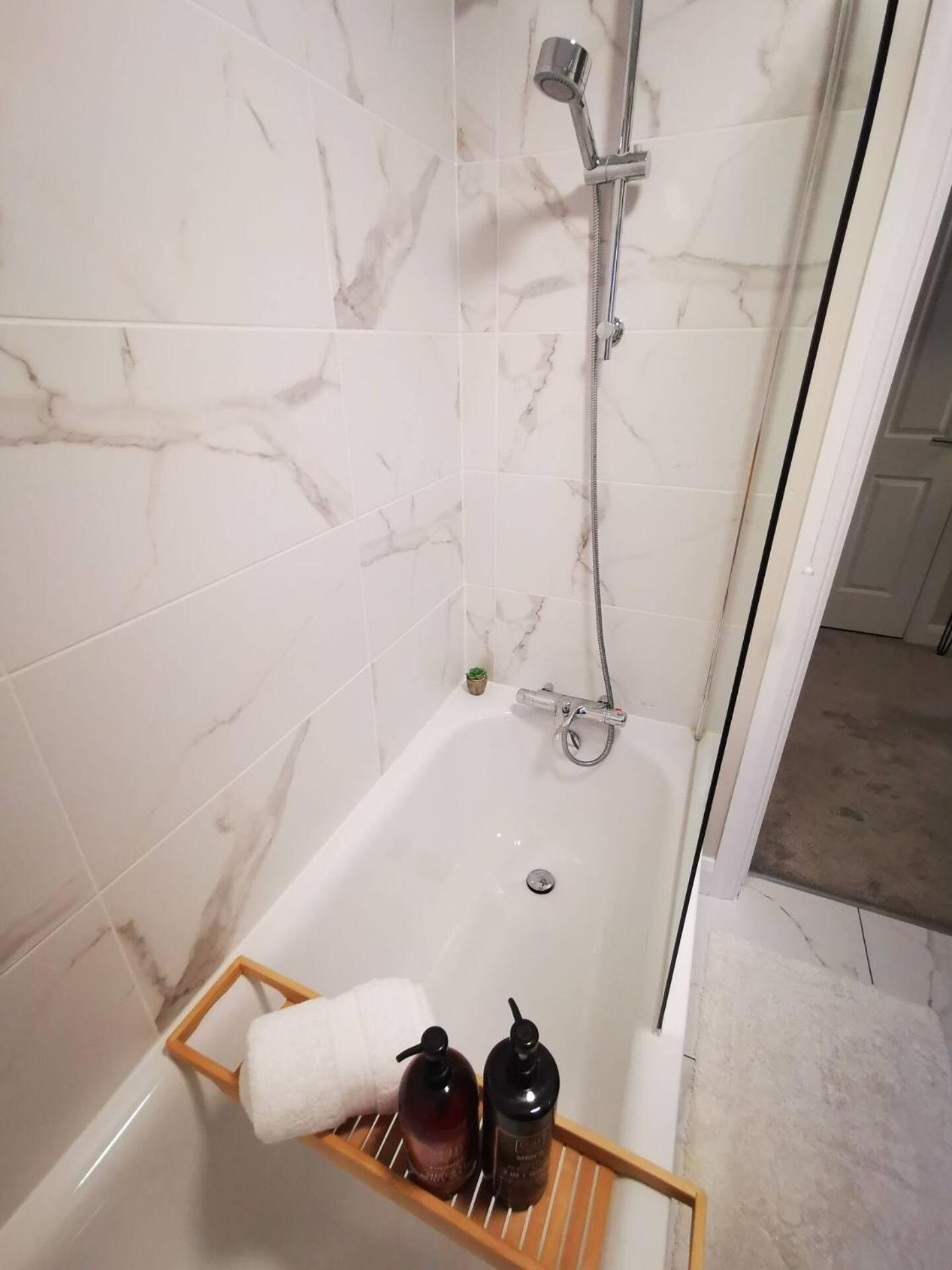 Belfast Central 2 Bedroom Luxurious Modern Stay Exterior photo